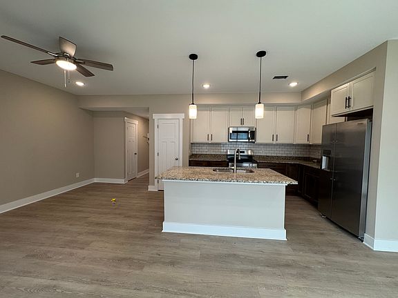 4th image of 7075 Brady Way
