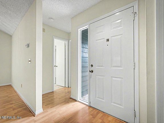 3rd image of 429 UPPER 36TH Avenue S