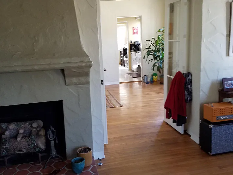 Entry to formal diningroom