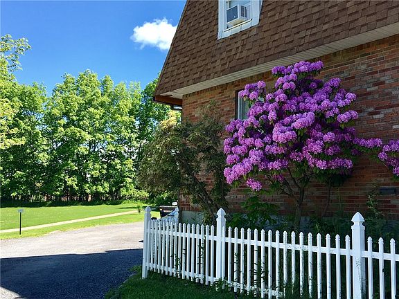 3rd image of 426 Winthrop Dr