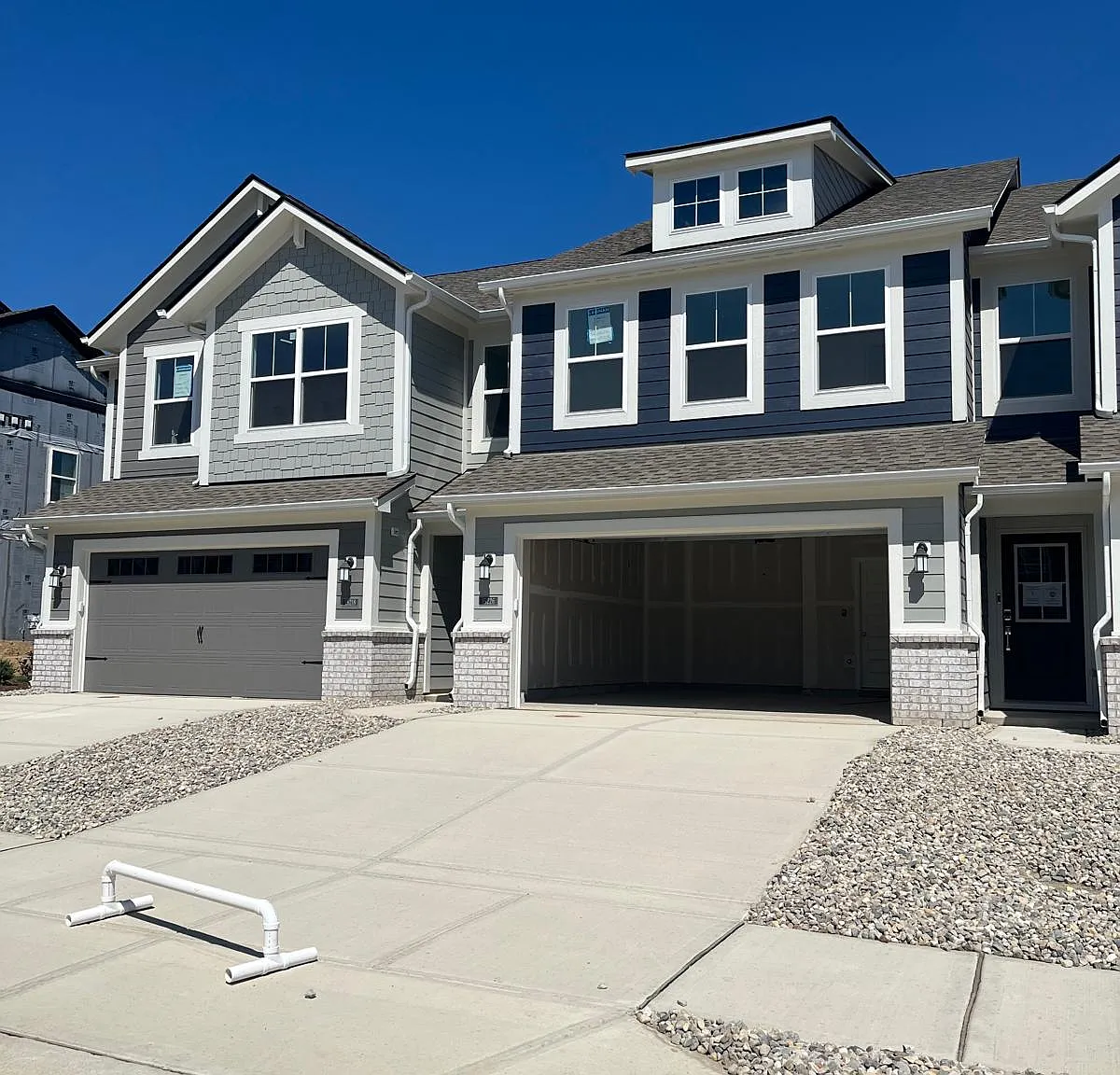 3 bed, 2.5 bath, 1727 sqft, $2,295 — Photo 1