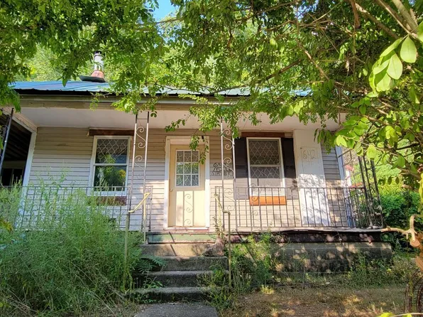 642 Mill St, Middleport, OH 45760