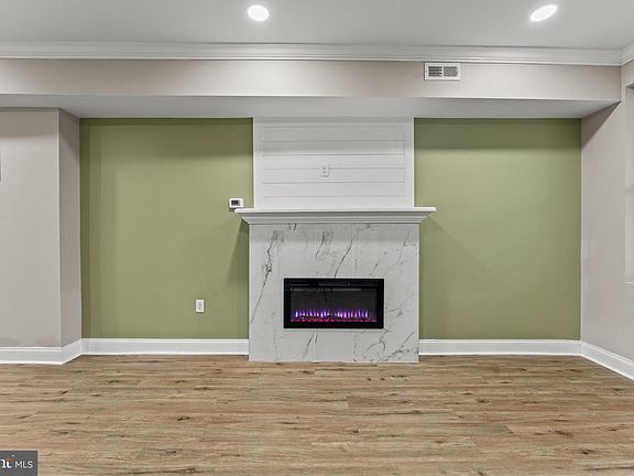 4th image of 2560 Robb St