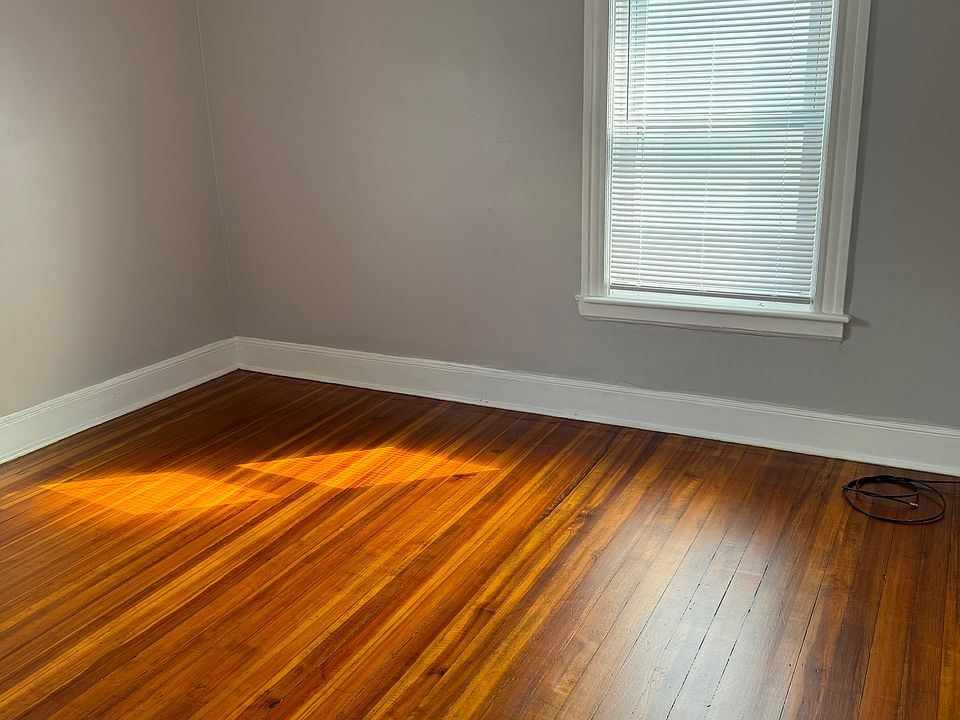 1st image of 216 Baker St Floor 2
