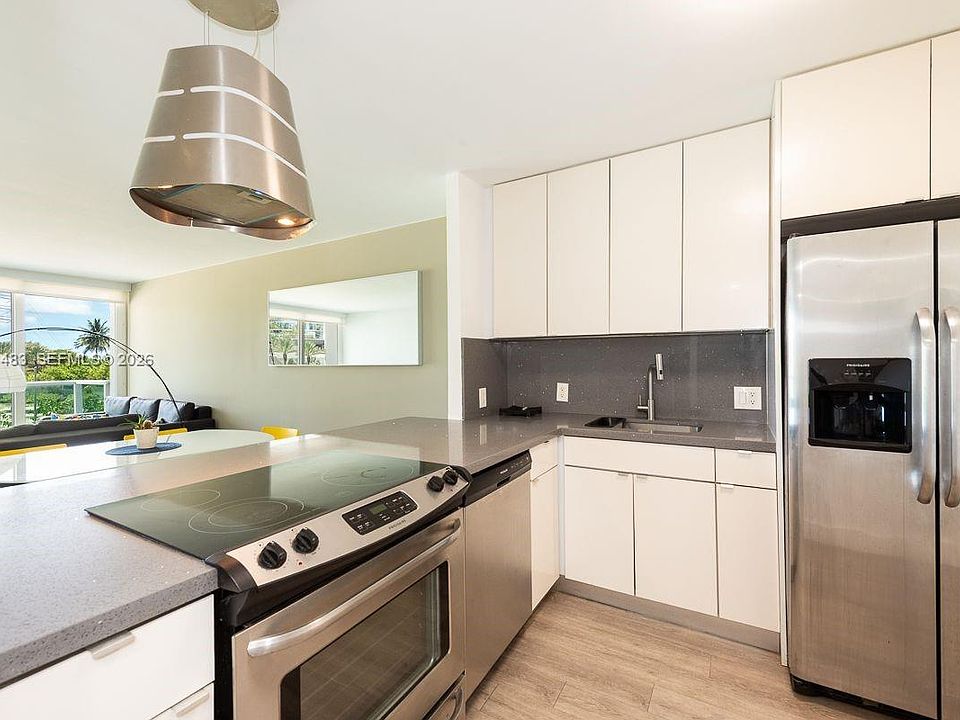 1st image of 100 Bayview Dr APT 210