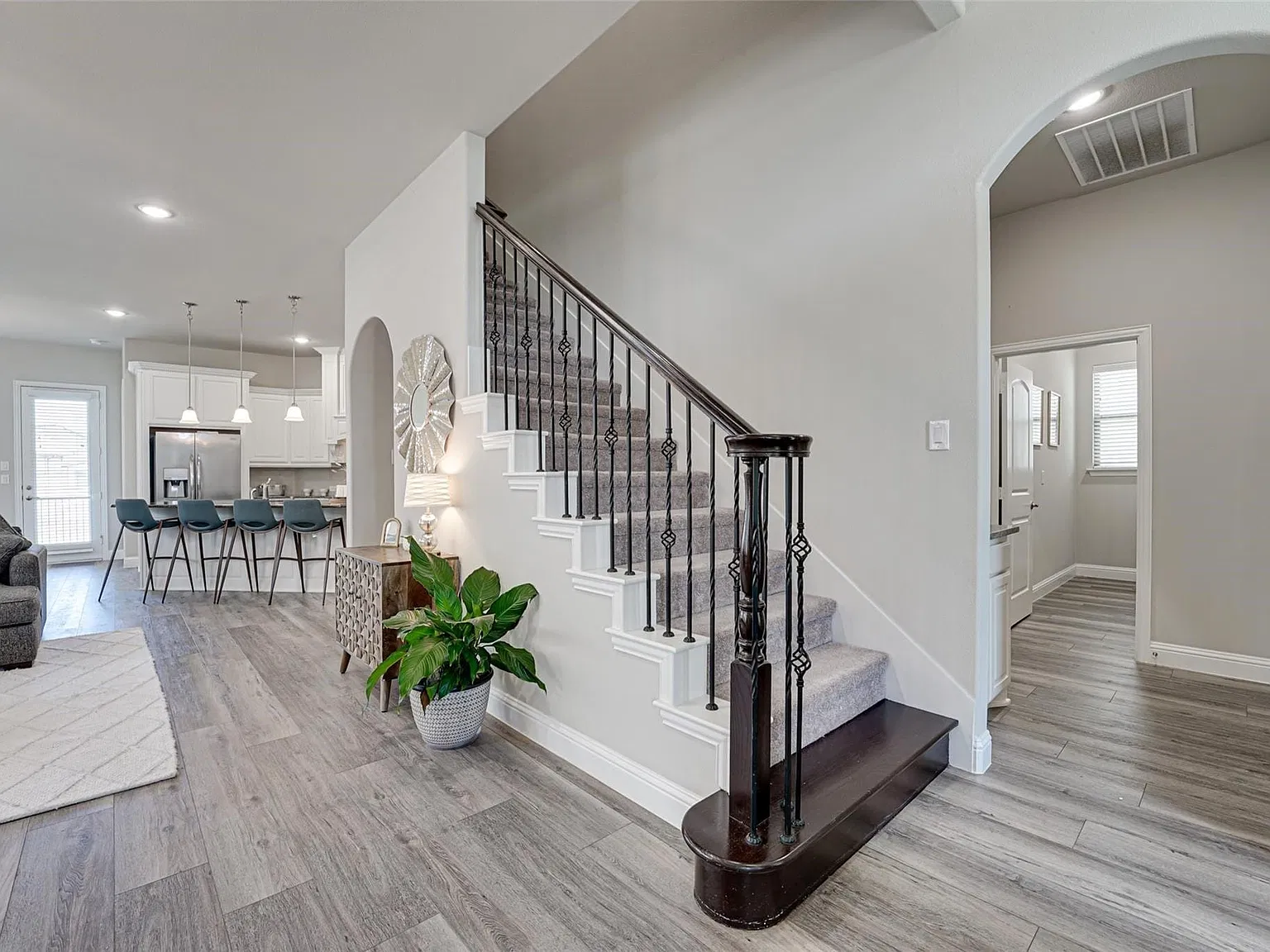 3 bed, 2.5 bath, 2208 sqft, $3,100 — Photo 4