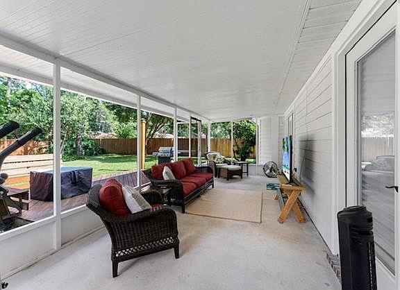 5th image of 2063 Las Brisas Ct