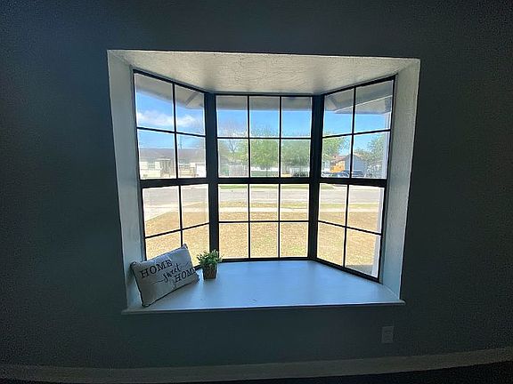 2nd image of 1214 Prince Dr
