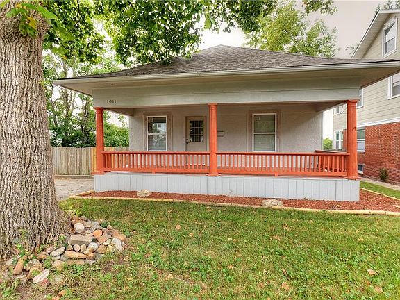 5th image of 1011 W White Oak Dr