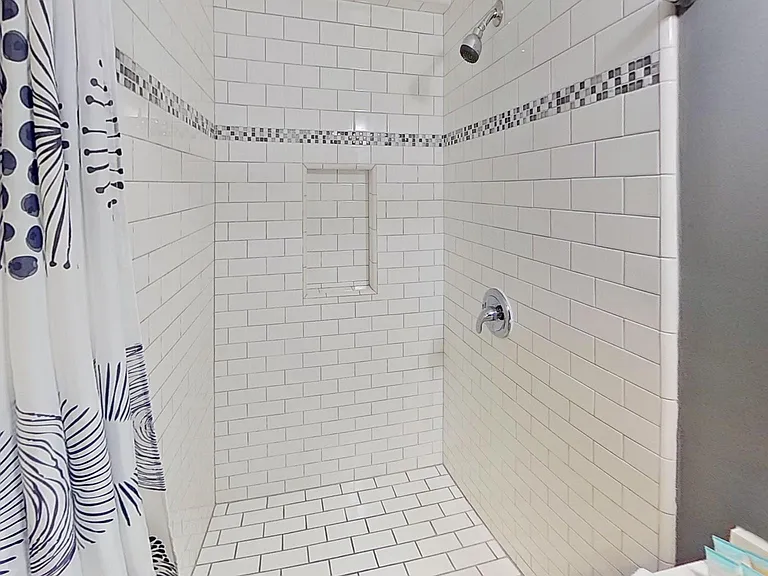 5151 Riverton Ave #1 — Photo 35