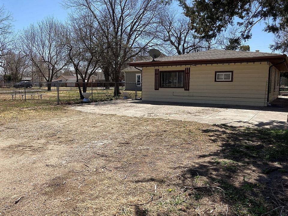 1523 Holland St, Great Bend, KS 67530 Zillow
