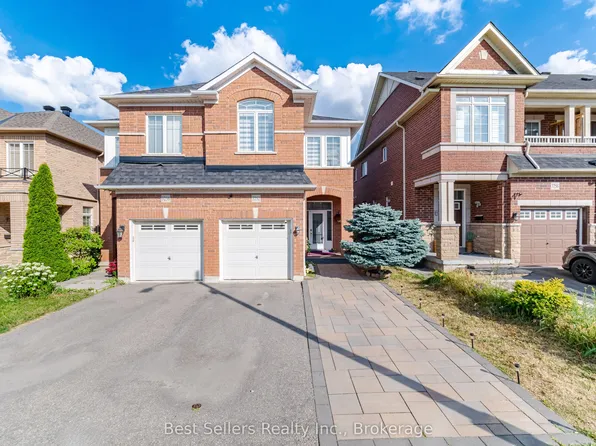 3252 Sunlight St, Mississauga, ON L5M 0G7