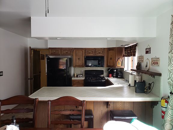 4th image of 931 Mountain Ln
