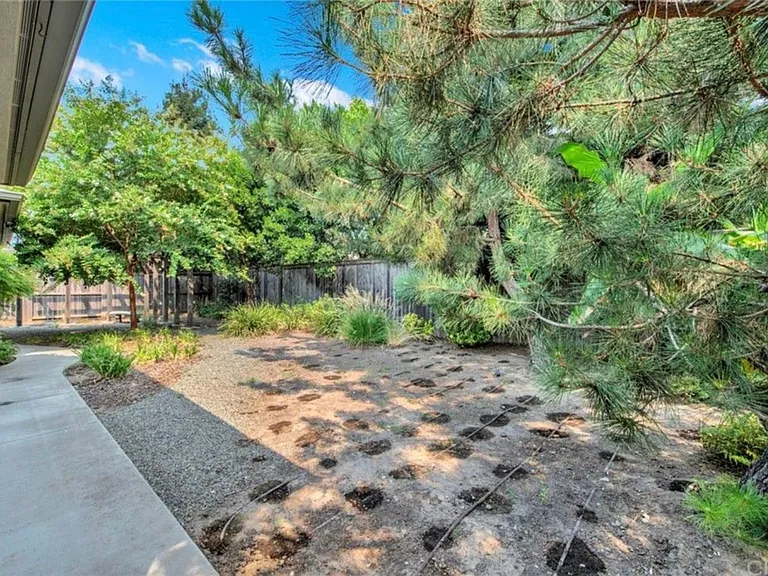 1928 Wisteria Ln — Photo 24