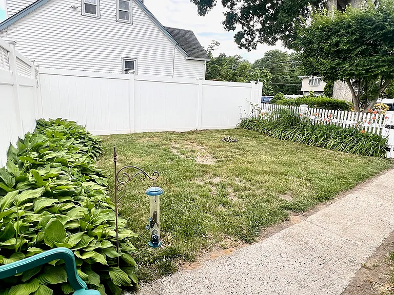 Westwood Ave — Photo 19