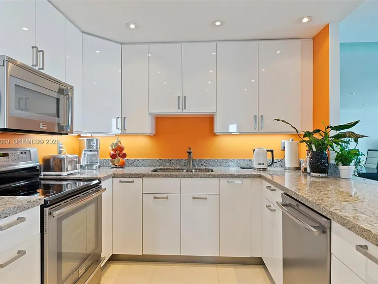 2301 Collins Ave #1210 — Photo 5