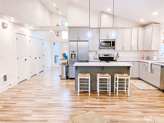 3rd image of 1263 Fleetwood Avenue SW