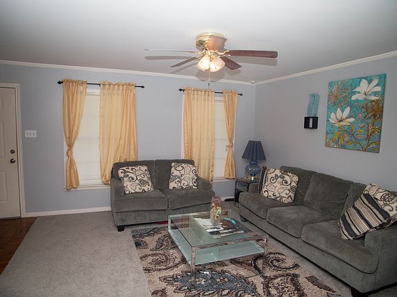 3rd image of 2924 Roanoke Ln