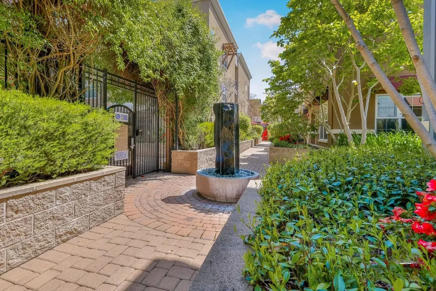 El Camino Real, Los Altos — Photo 2