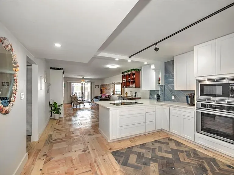 9395 Pennsylvania Ave #9 — Photo 4