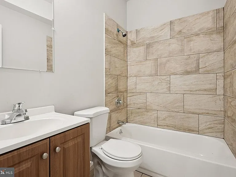 1009 W Main St — Photo 5