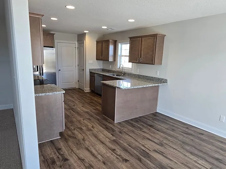 918 Uplands Ln — Photo 9