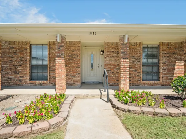 1843 Tree Line Dr, Carrollton, TX 75007