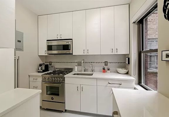 4th image of 430 E 56th St APT 3D