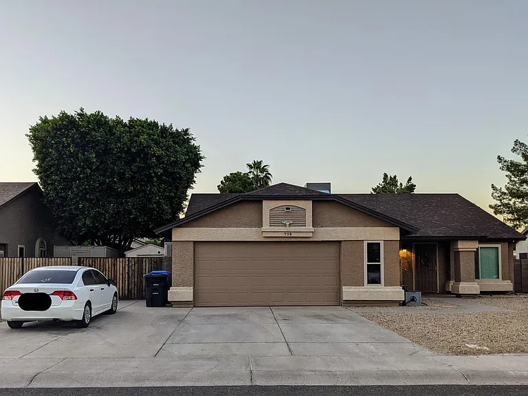 738 W Kyle Ct — Photo 1