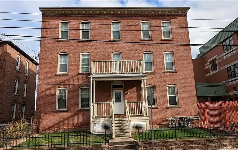 164 Babcock St — Photo 1