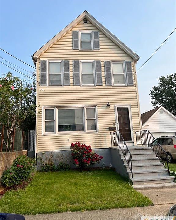 2nd image of 87 Holly St