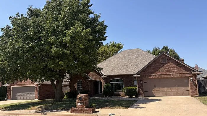 4 bed, 3.0 bath, 2569 sqft, $2,640 — Photo 1