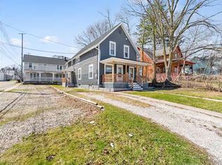 119 Moores River Dr, Lansing, MI 48910