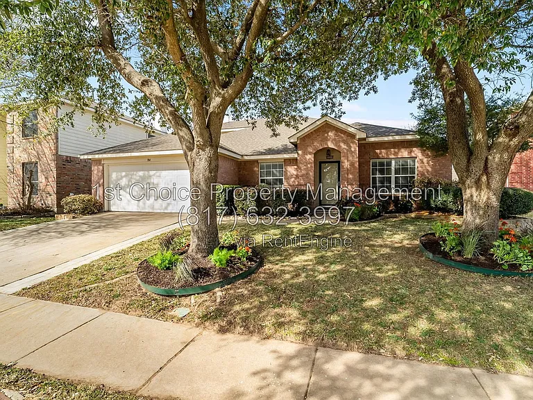 304 E Clover Park Dr — Photo 3