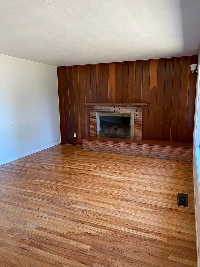 Spacious 5 Bedroom / 2 Bathroom Home - Near OSU! — Photo 2