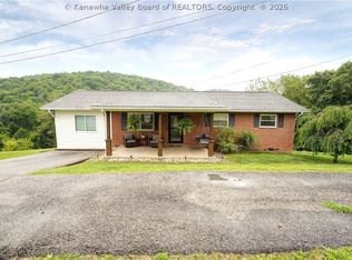 33 Stevens Pt, Alum Creek, WV 25003
