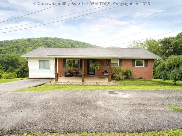 33 Stevens Pt, Alum Creek, WV 25003