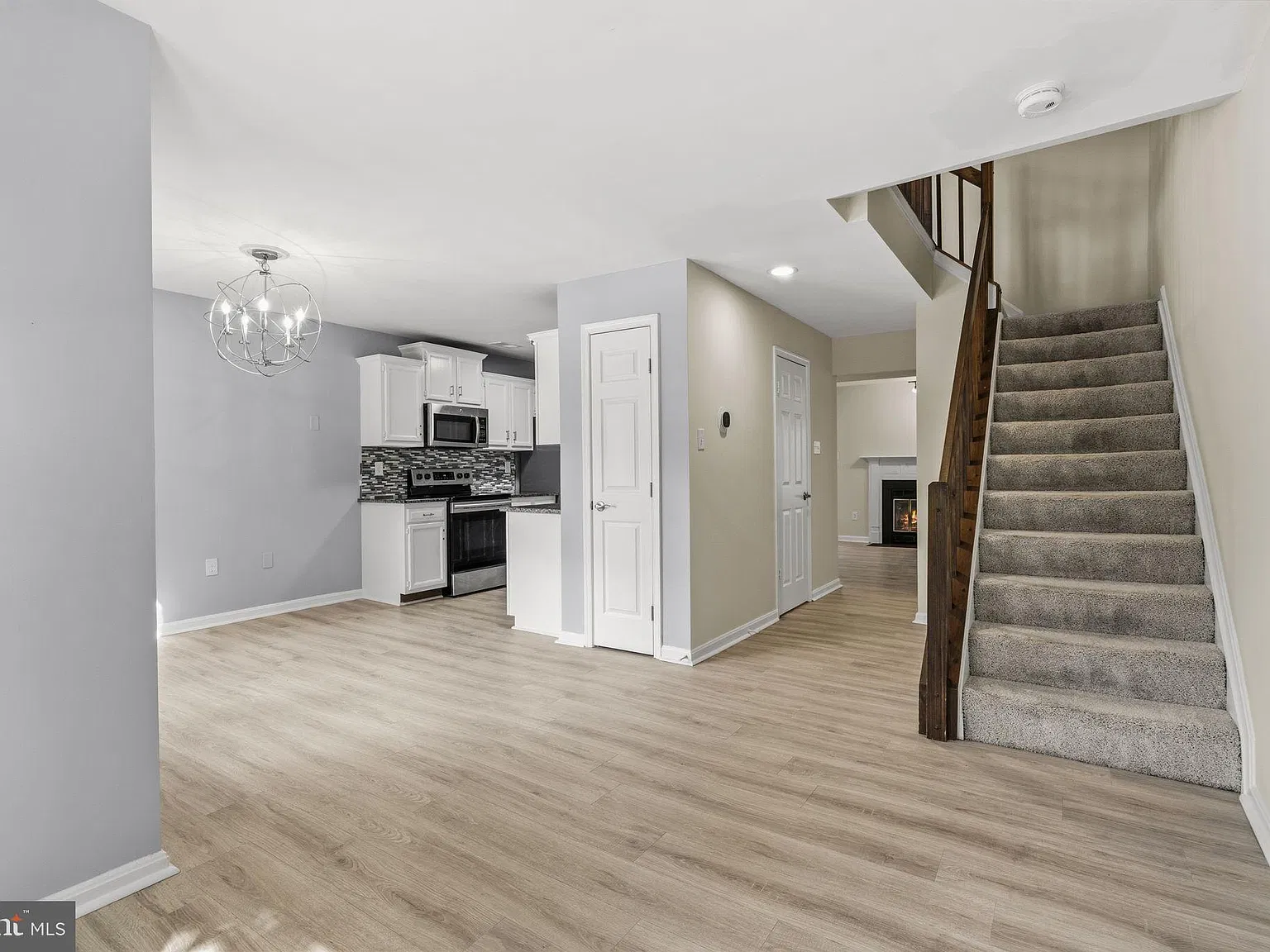 3 bed, 3.5 bath, 1732 sqft, $2,500 — Photo 4