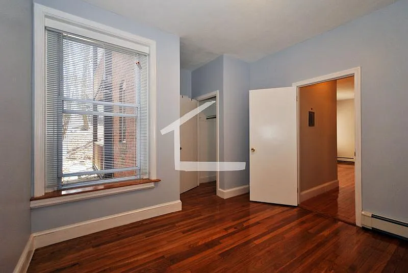 2 bed, 800 sqft, $3,200 — Photo 2