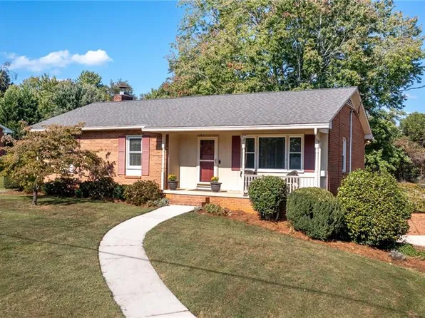 7541 Pine Trails Rd, Pfafftown, NC 27040
