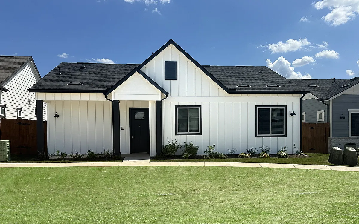 Building Photo - Avilla Rio Oaks