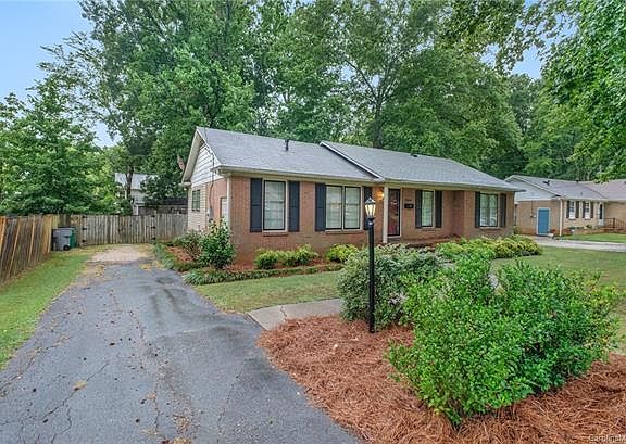 3rd image of 5314 Amity Pl