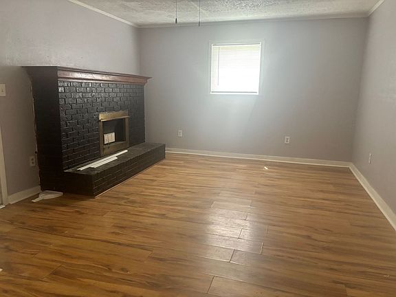 3rd image of 2829 Comfort St