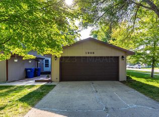 1908 Park Blvd S, Fargo, ND 58103