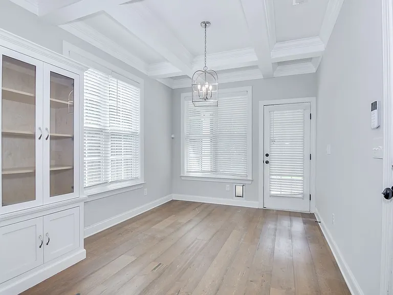 344 Colonnades Dr — Photo 21