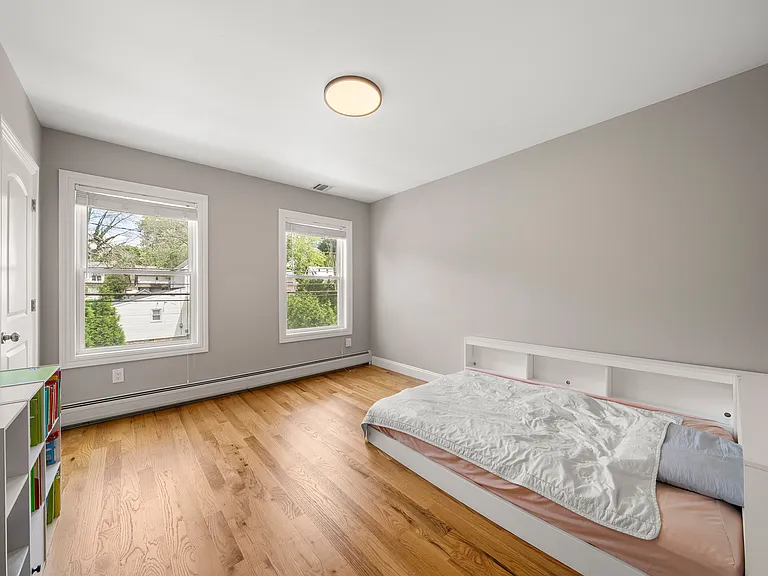 156 Phelps Ave — Photo 20