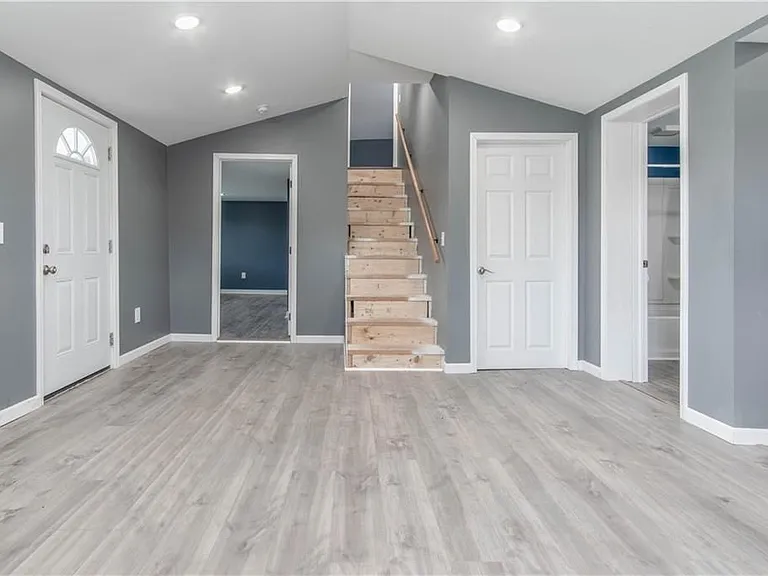 14530 Dodge Ave — Photo 43