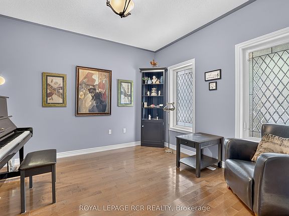 4th image of 30 Borland Cres