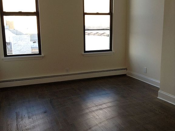 5th image of 205 Nassau Ave APT 2