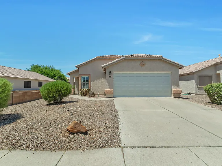 2645 W Cezanne Cir — Photo 1